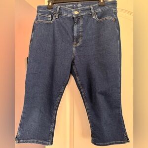Old Navy Dark Wash Women’s High-Rise Capri Jeans